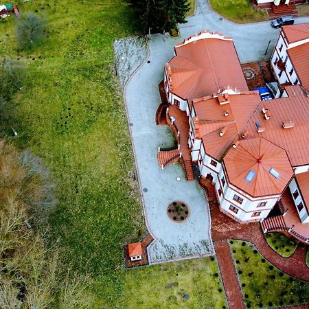 Palac Mysleta Uzdowo Exteriér fotografie