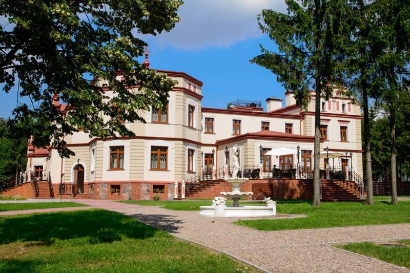 Palac Mysleta Uzdowo Exteriér fotografie