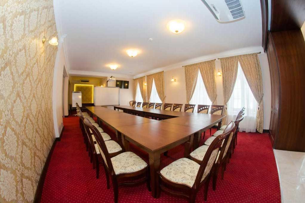 Palac Mysleta Uzdowo Exteriér fotografie